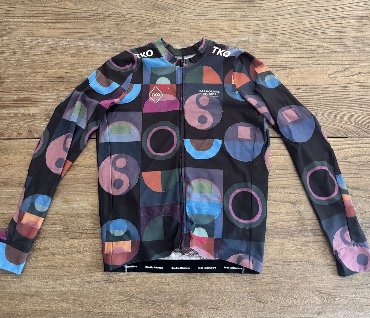 Pas Normal Studios Maillots de corps & Pantalons: Maillot vélo manche longue Pas Normal Studio taille L  – Neuf (Voir description) à Auvernier par ale_fb6n