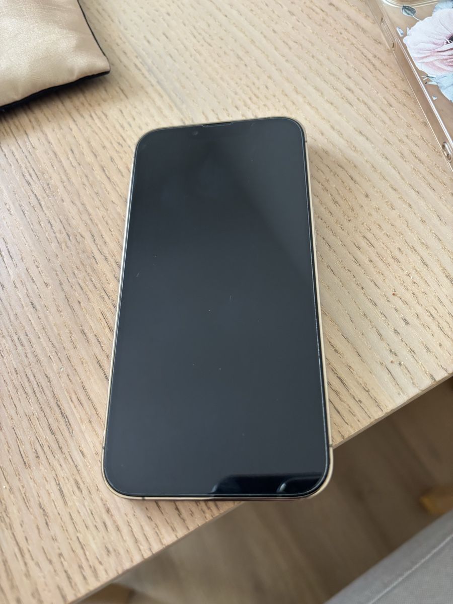 Apple Handys / Smartphones: Apple IPhone 13 Pro Gold mit Zubehör  – Gebraucht aus Unterägeri von angeljusti