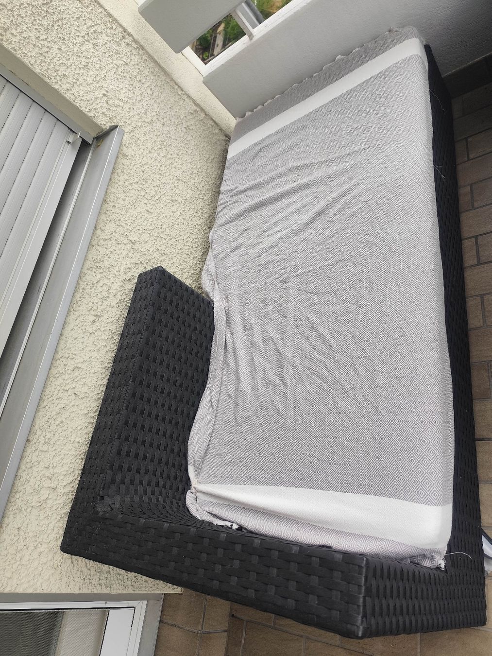 Liegen & Liegestühle: Rattan Liege Balkonmöbel – Gebraucht aus Oberaegeri von frappe5 1