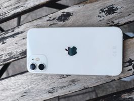 iPhone 11 Weiss, 128 GB (83% Akkukapazität)