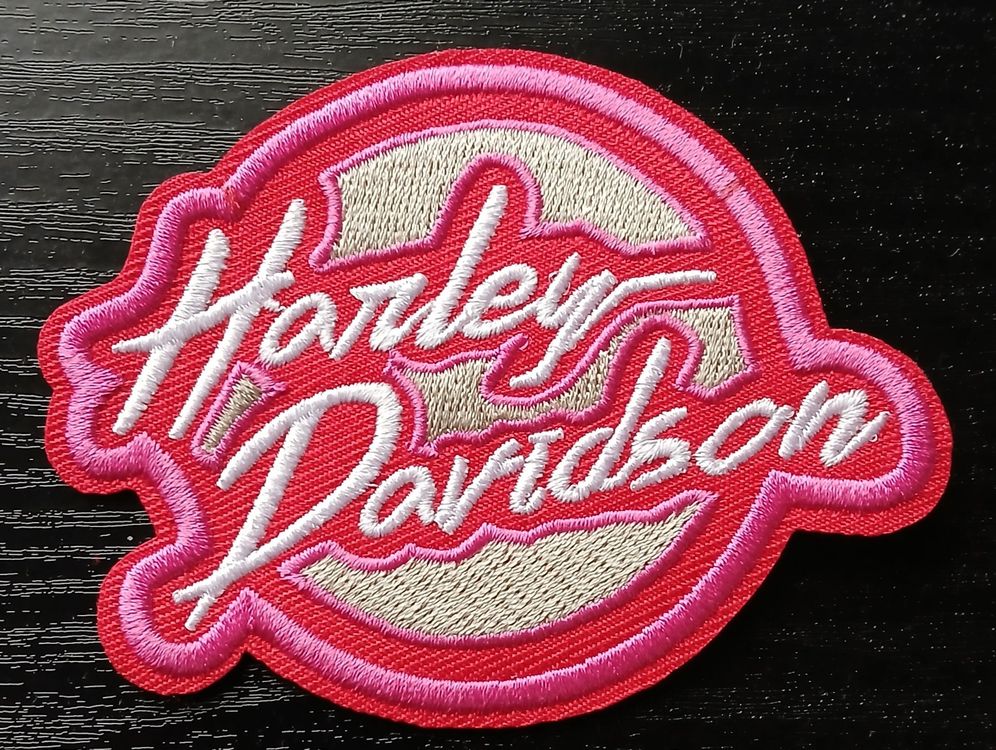 Harley-Davidson Toppe: Écusson Harley-Davidson rose vif - Style motard unique! J059 – Nuovo e nell'imballaggio originale da Allens venduto da MADE.IN.ROCK.N.ROLL 1
