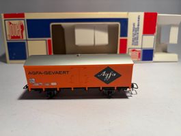 JOUEF geschlossener Güterwagen AGFA orange, DC Achsen