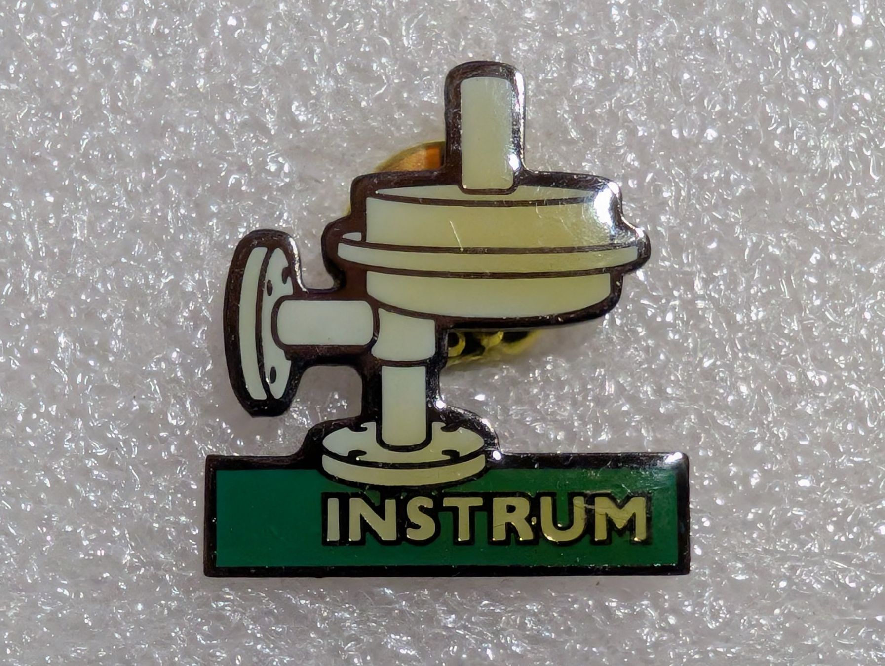 Plaketten & Abzeichen: Ansteckpin 275: Instrum – Gebraucht aus Oppligen von Pin-Fall-Shop