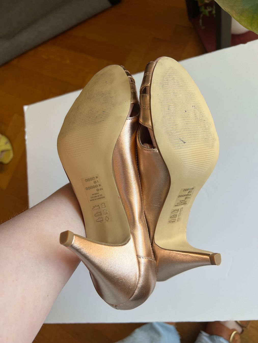 Scarpe da donna: Escarpins rose gold en cuir 39 – Usato da Neuchâtel venduto da Thesebootsaremadeforwalking 3