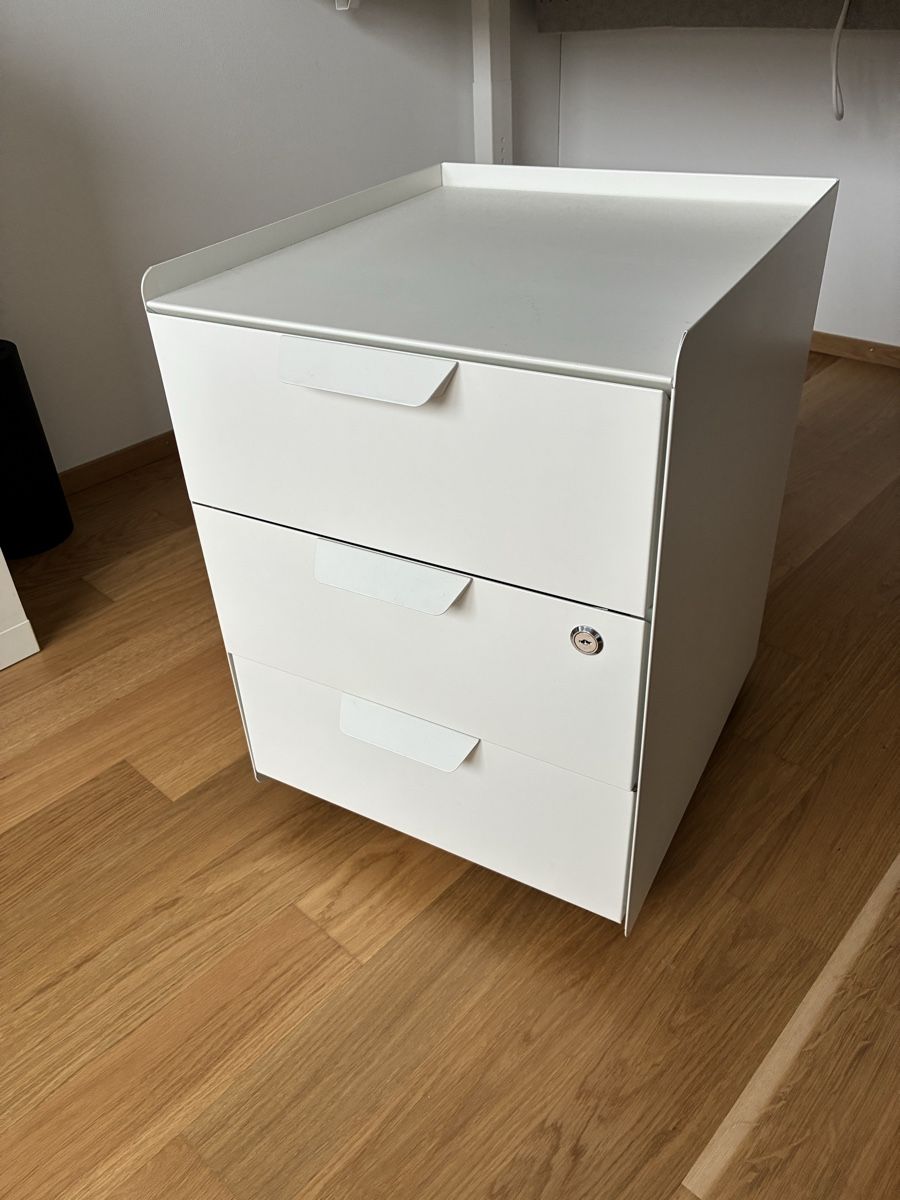 Ikea Banconi: IKEA TROTTEN Korpus Büro – Usato da Cham venduto da arlc3
