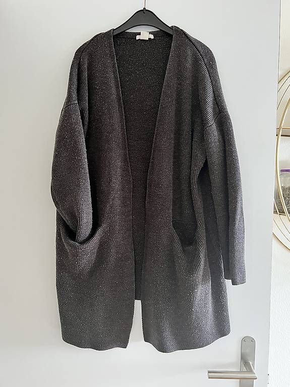 H&M Jacken: Weiche Strickjacke grau H&M Grösse M – Gebraucht aus Zürich von Klimbim87