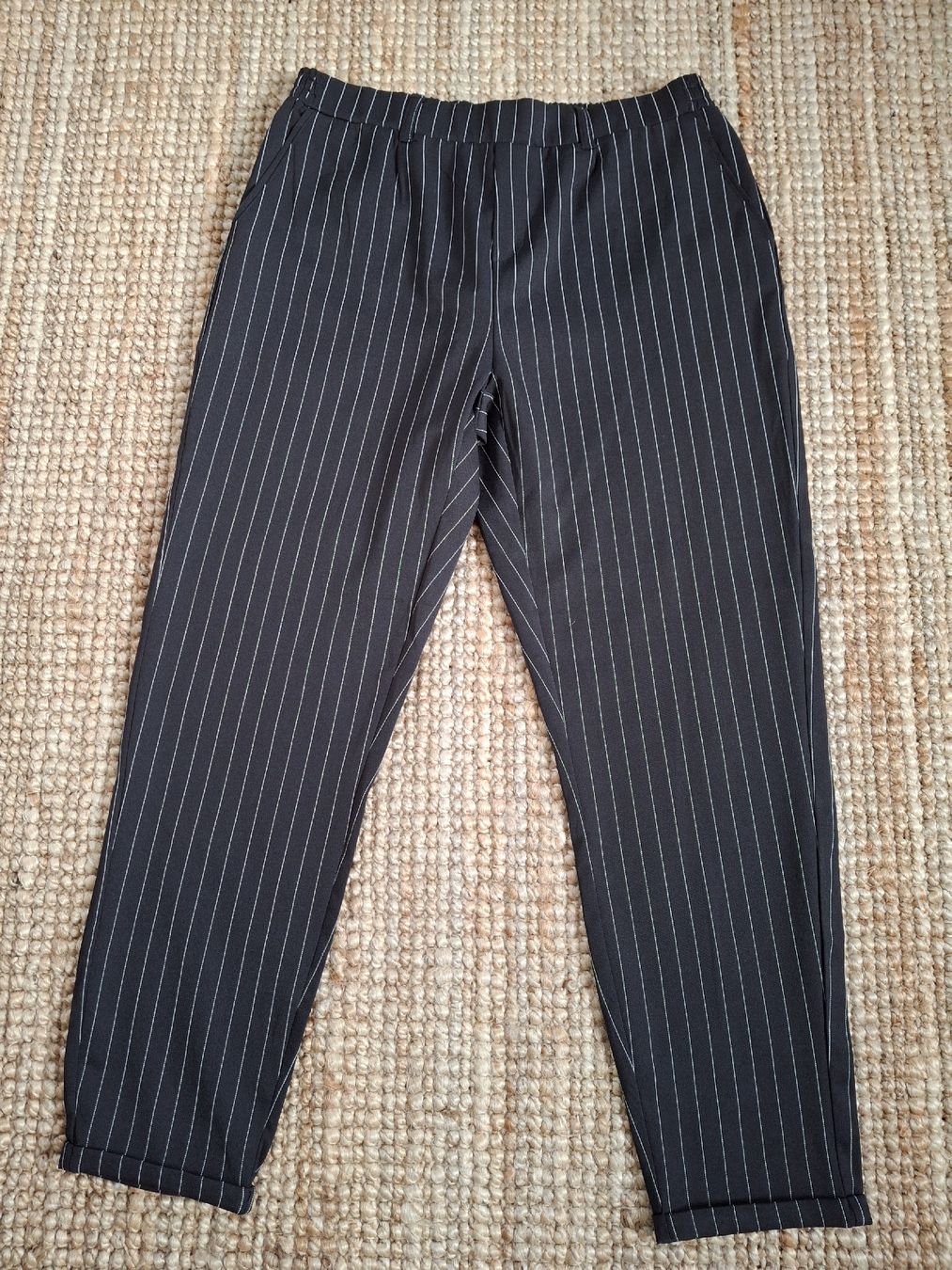 Pantaloni: Pantalon rayé noir M – Usato da Lausanne venduto da Cognitia