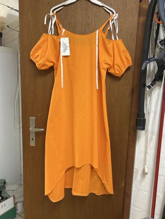 Kleid orange Grösse M Neu. Auch für Frauen mit Rundungen.