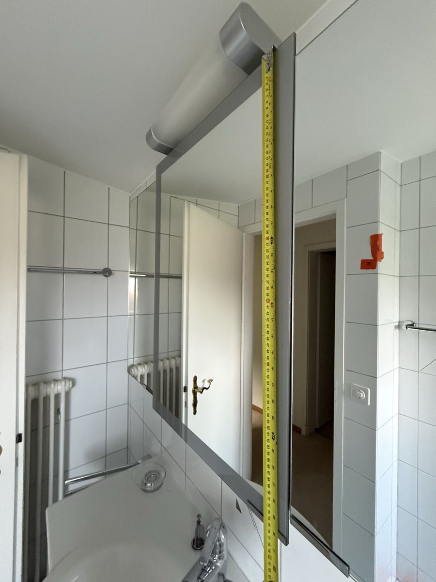 Spiegelschränke: Spiegelschrank mit integrierter Beleuchtung. – Gebraucht aus Reinach BL von rom_jb5y 3