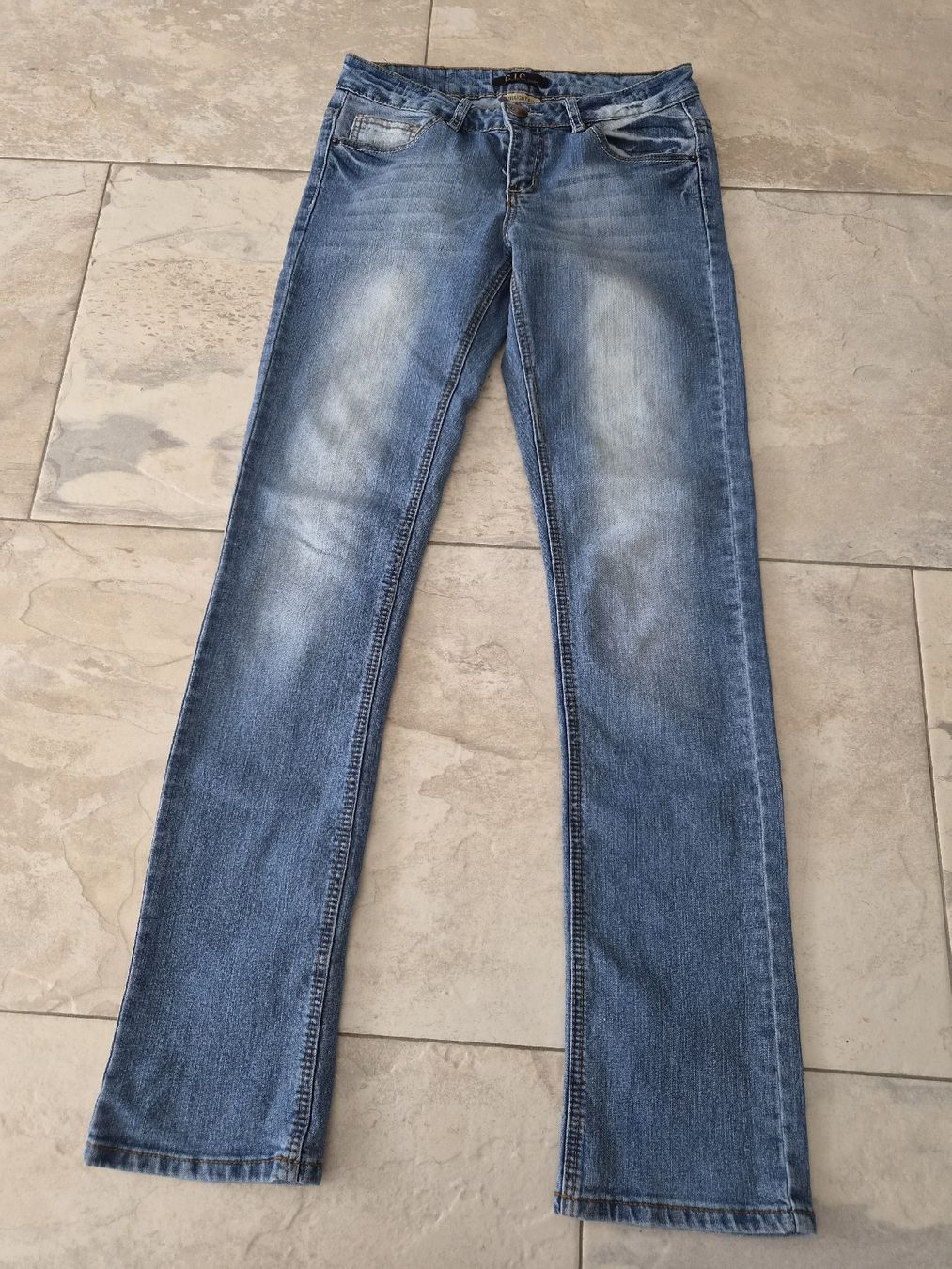 C&A Jeans: C.I.C. Jeans Straight Fit, Grösse 38 – D'occasion à Niederrohrdorf par Miripfiri