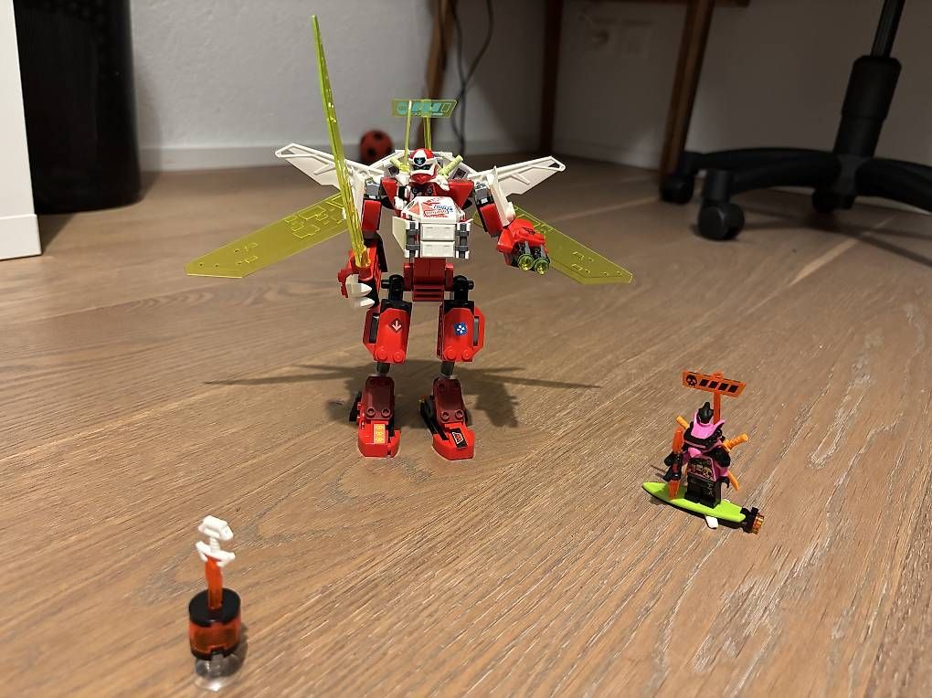 Spielzeuge: Ninjago LEGO Kais Mech Jet – Gebraucht aus Münchenbuchsee von Patiybeto