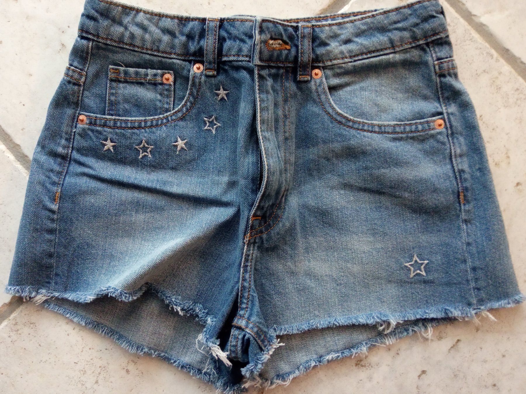 Jeans: Kurze Damenjeans COACHELLA – Usato da Chur venduto da Rodanisa