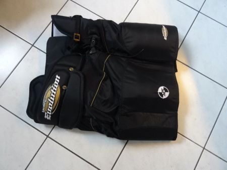 Salming Hockeyhosen SR L   34"-36" schwa