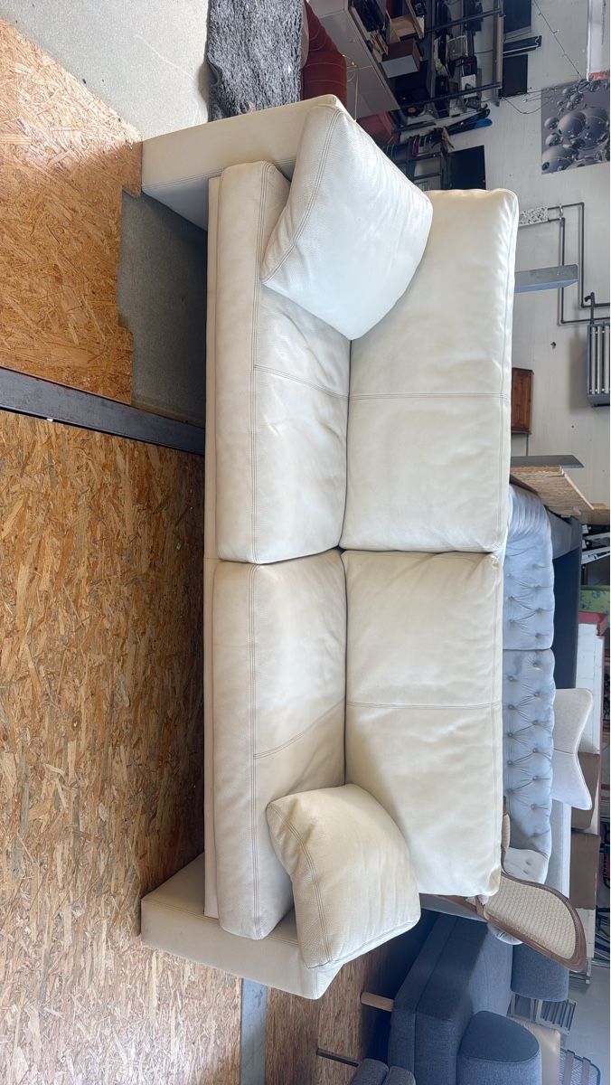 Sofas: Ecksofa Leder hellgrau mit Gebrauchsspuren – Gebraucht aus Dietikon von arj_lrs8