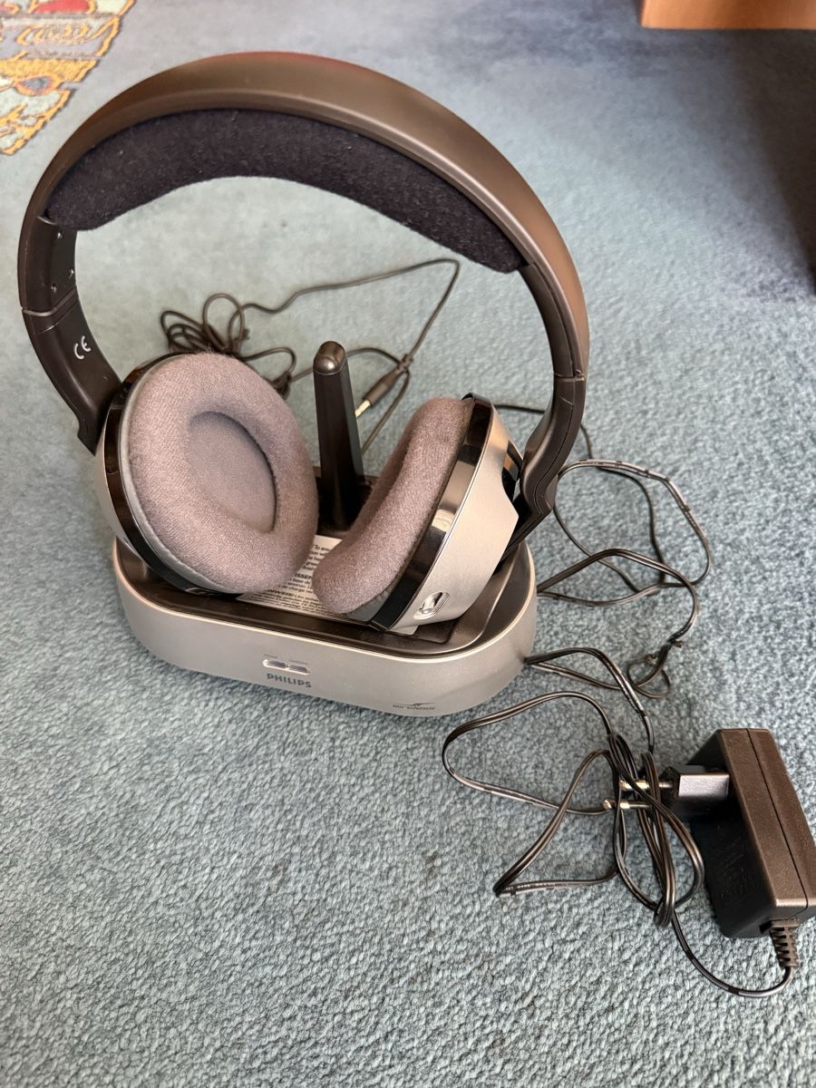 Philips Cuffie: Philips SHC8555 kabellose Kopfhörer mit Ladestation – Usato da Leissigen venduto da tahari