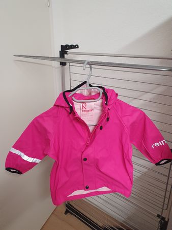 schöne neuwertige Reima Regenjacke 92