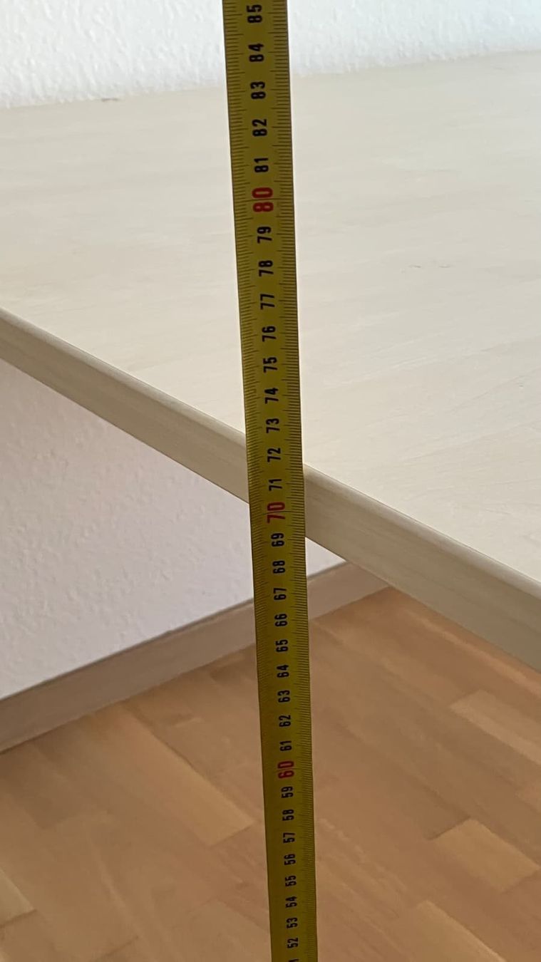 Schreibtische: Grosser Pult ab 1Fr. – Gebraucht aus Egnach von sea_2zvc 2