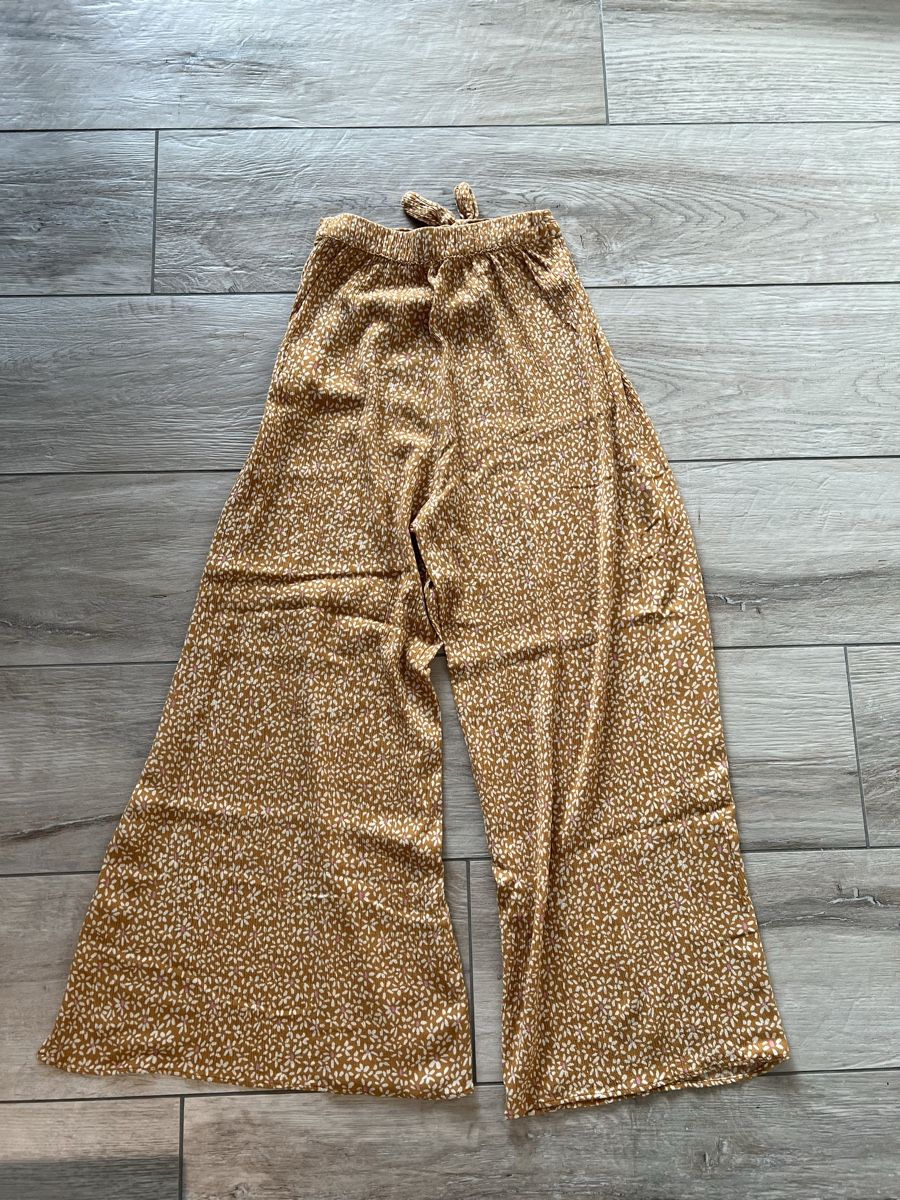Pull&Bear Pantaloni: Sommerhose mit seitlichem Schlitz – Usato da Dietikon venduto da Mischi2167 1