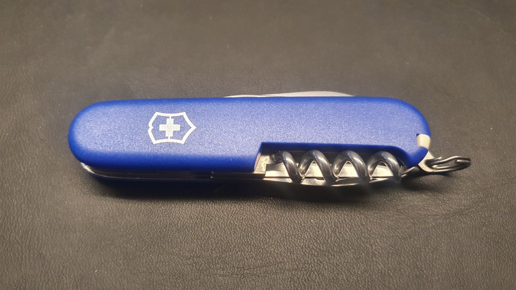 Victorinox Coltelli tascabile: 4 Victorinox Taschenmesser mit Logo – Nuovo (secondo la descrizione) da Härkingen venduto da MarianneSi 1