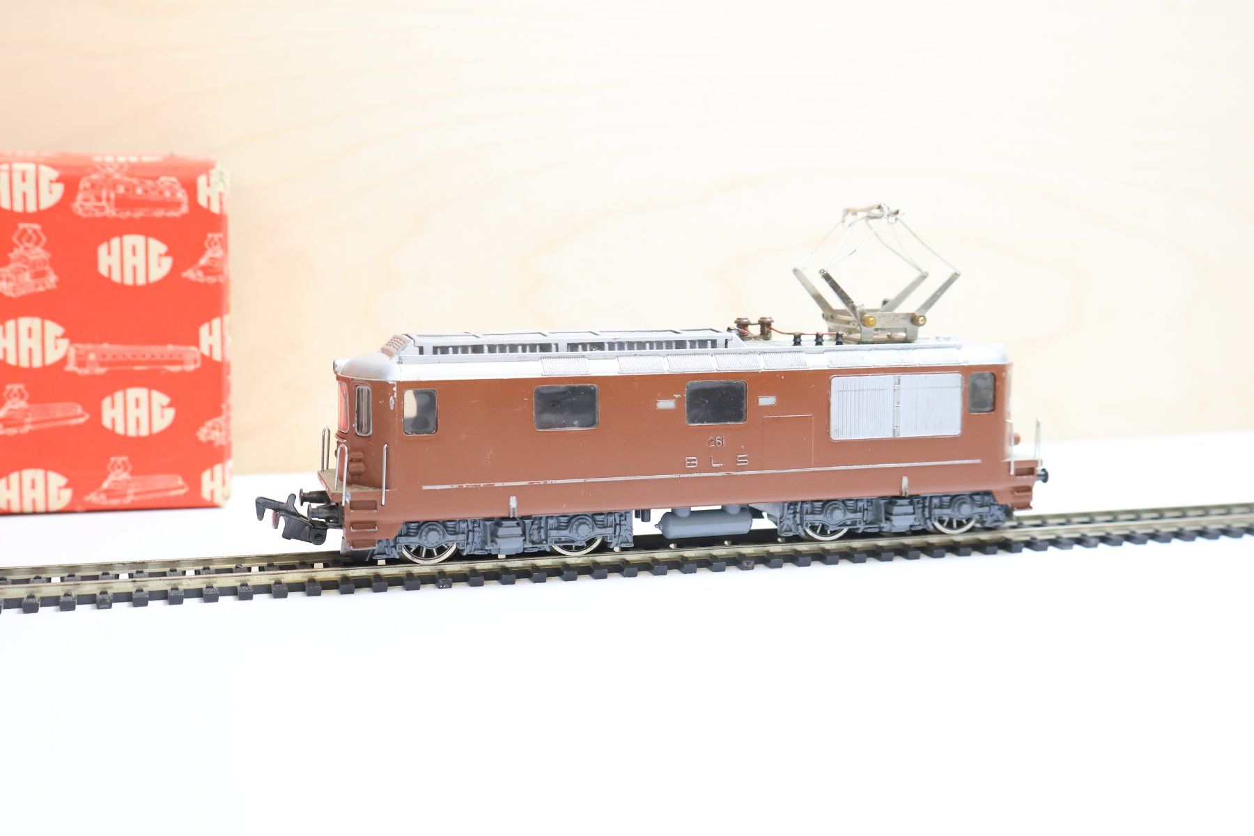 Hag Modellini di ferrovie: HAG BLS Re 4/4 E-Lok - H0 DC – Usato da Winterthur venduto da Monstera 4