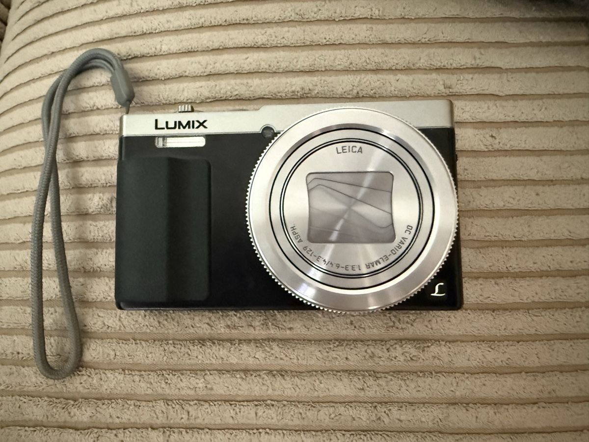 Panasonic Fotocamera: Panasonic Lumix DMC-TZ71 Kompaktkamera  – Usato da Zwillikon venduto da Ginalorena