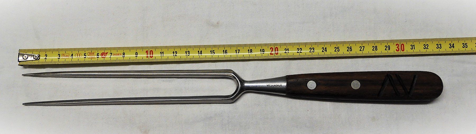 Victorinox Forchette: Victorinox Bratengabel /Tranchiergabel mit Holzgriff – Usato da Roggwil BE venduto da buggs04 1
