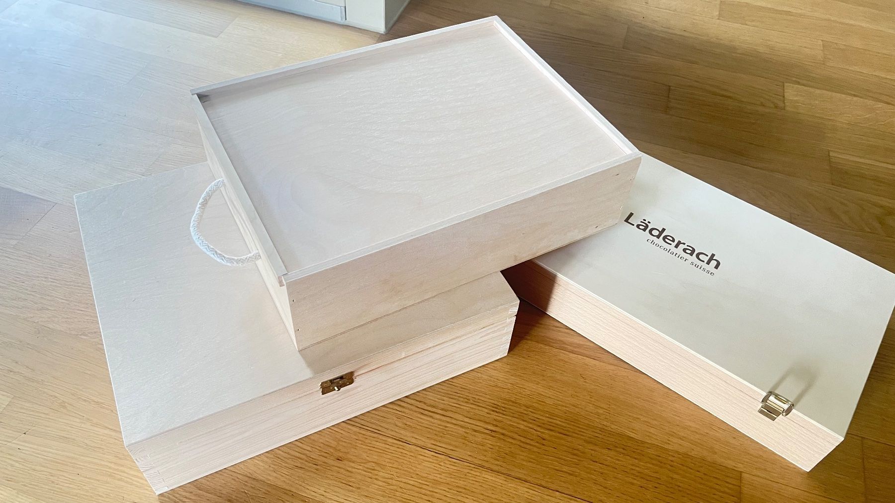 Sonstige Dekorationen & Accessoires: 3 x Holzkisten – Gebraucht aus Davos Platz von Infinity795