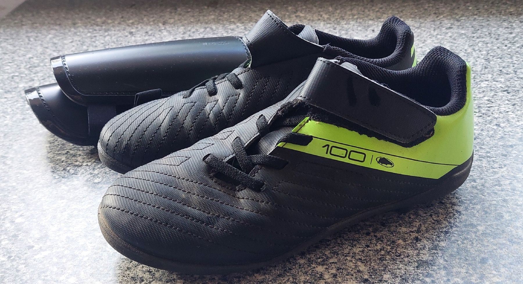 Chaussures hommes: Fussballschuhe Gr 34 mit Schoner – D'occasion à Zürich par Anibas1