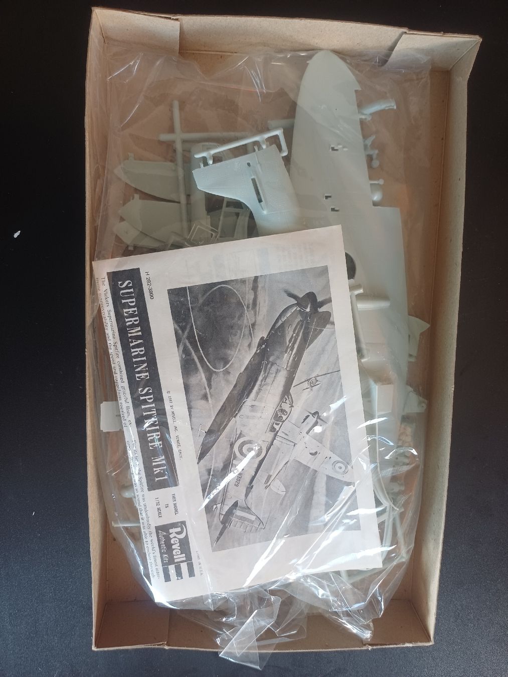 Revell Kits de montage: Modellbausatz Supermarine Spitfire MK-1 – Défectueux à Wangenried par Recycler94 2