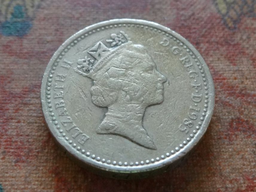 Alle Münzen: ROYAUME-UNI  1 Pound  1985 – Gebraucht aus Romanel-sur-Lausanne von Swift13