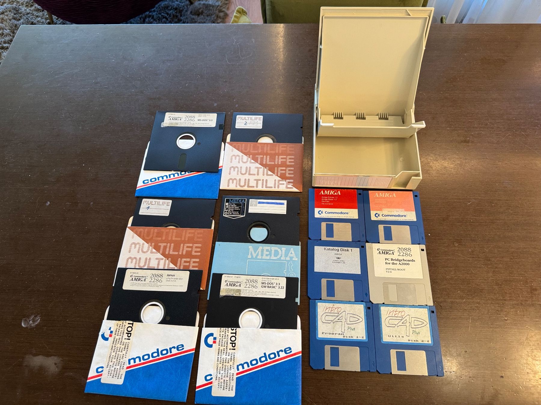 Commodore PCs: Commodore 164, Amiga 2000 mit 100 Spielen – D'occasion à Stallikon par Alexandarveliki 5