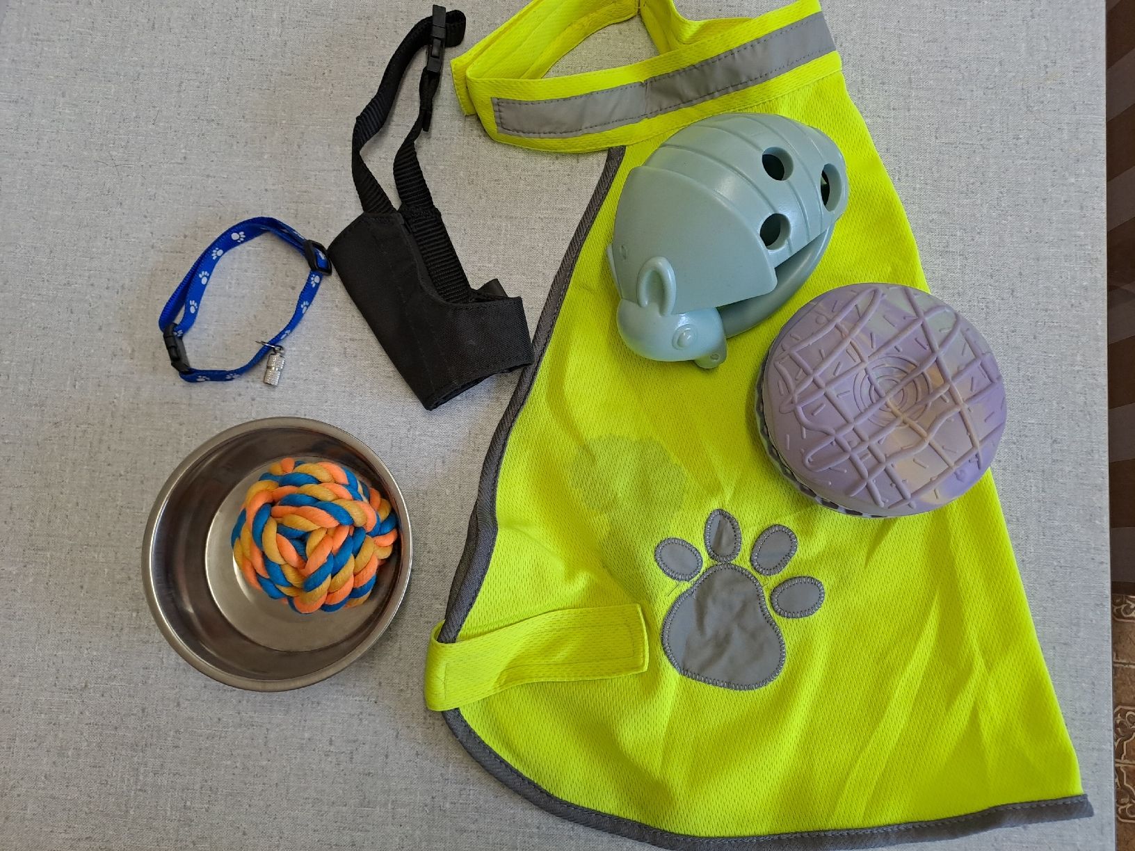 Rubans décoratifs: Restposten Hundezubehör – D'occasion à Uznach par Walaylatiere