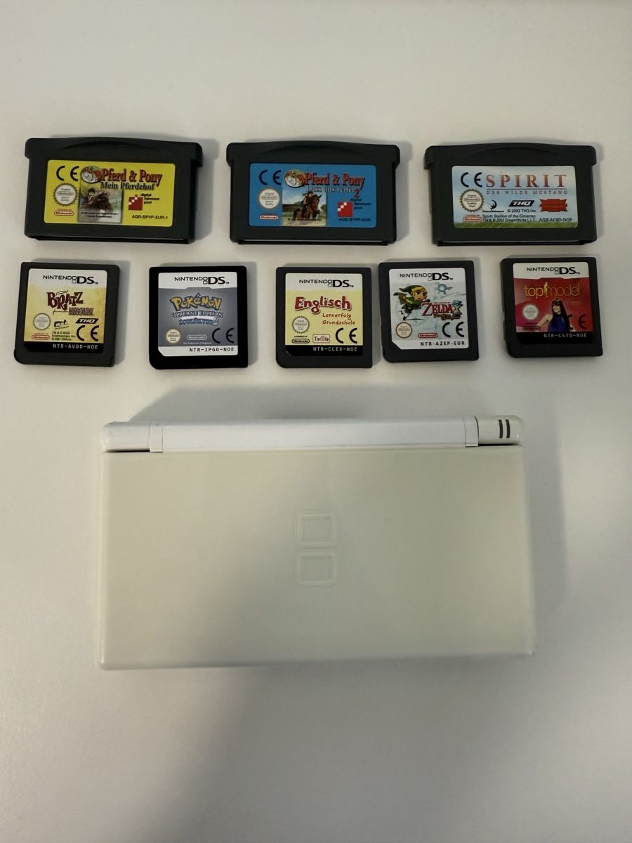 Nintendo Giochi: Nintendo DS Lite + 8 spiele – Usato da Villaz-St-Pierre venduto da AuctionWonFor3