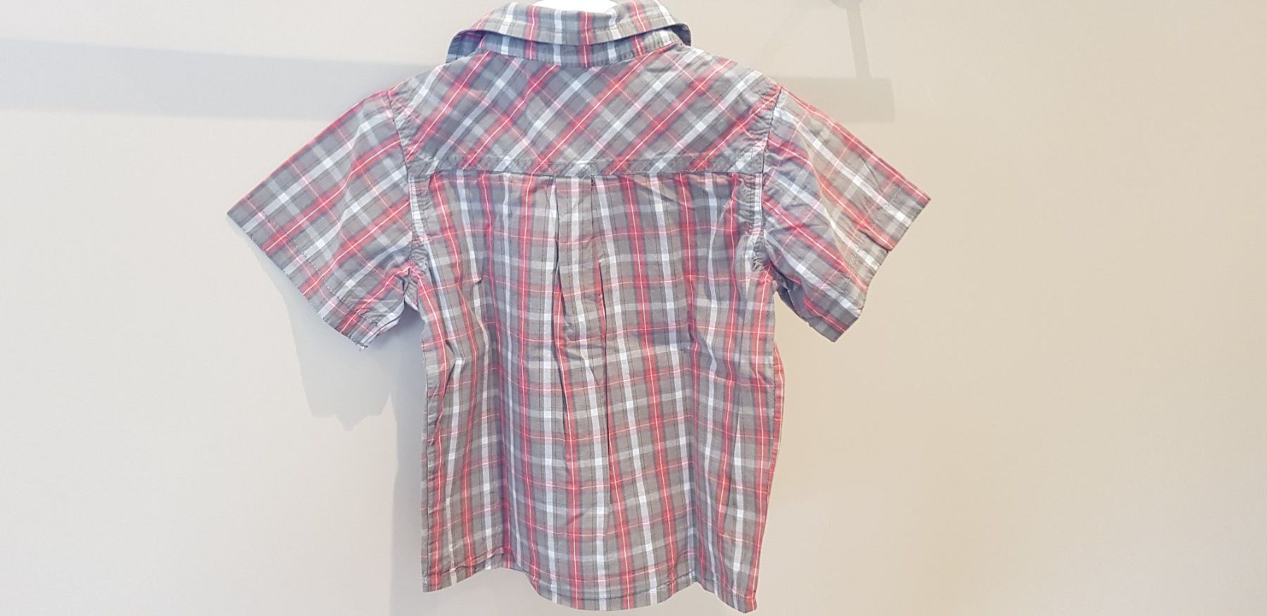 Camicie, T-shirt & Polo: 2 Kurzarmhemden, Gr. 92 – Usato da Dietikon venduto da grafad 1
