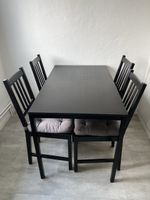 4 Esszimmerstühle IKEA schwarz mit grauen Sitzkissen