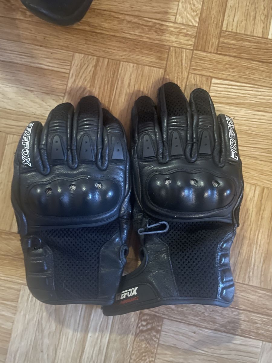Handschuhe & Handstulpen: Motorradhandschuhe Gr. XS, schwarz – Gebraucht aus Grossdietwil von celineeeee