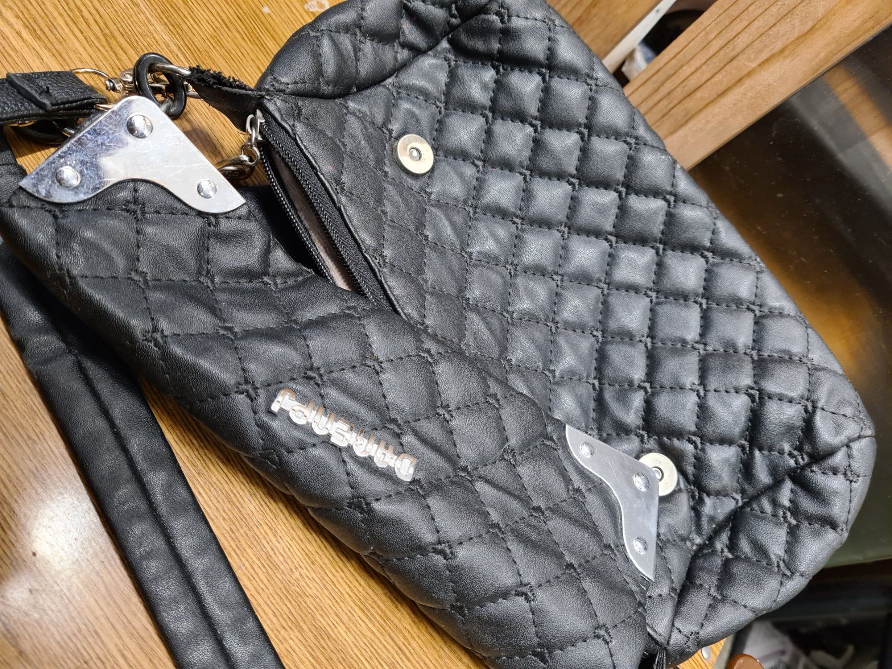 Borse da donna: Weiche Handtasche mit Kettengriff – Usato da Amriswil venduto da used2use 5