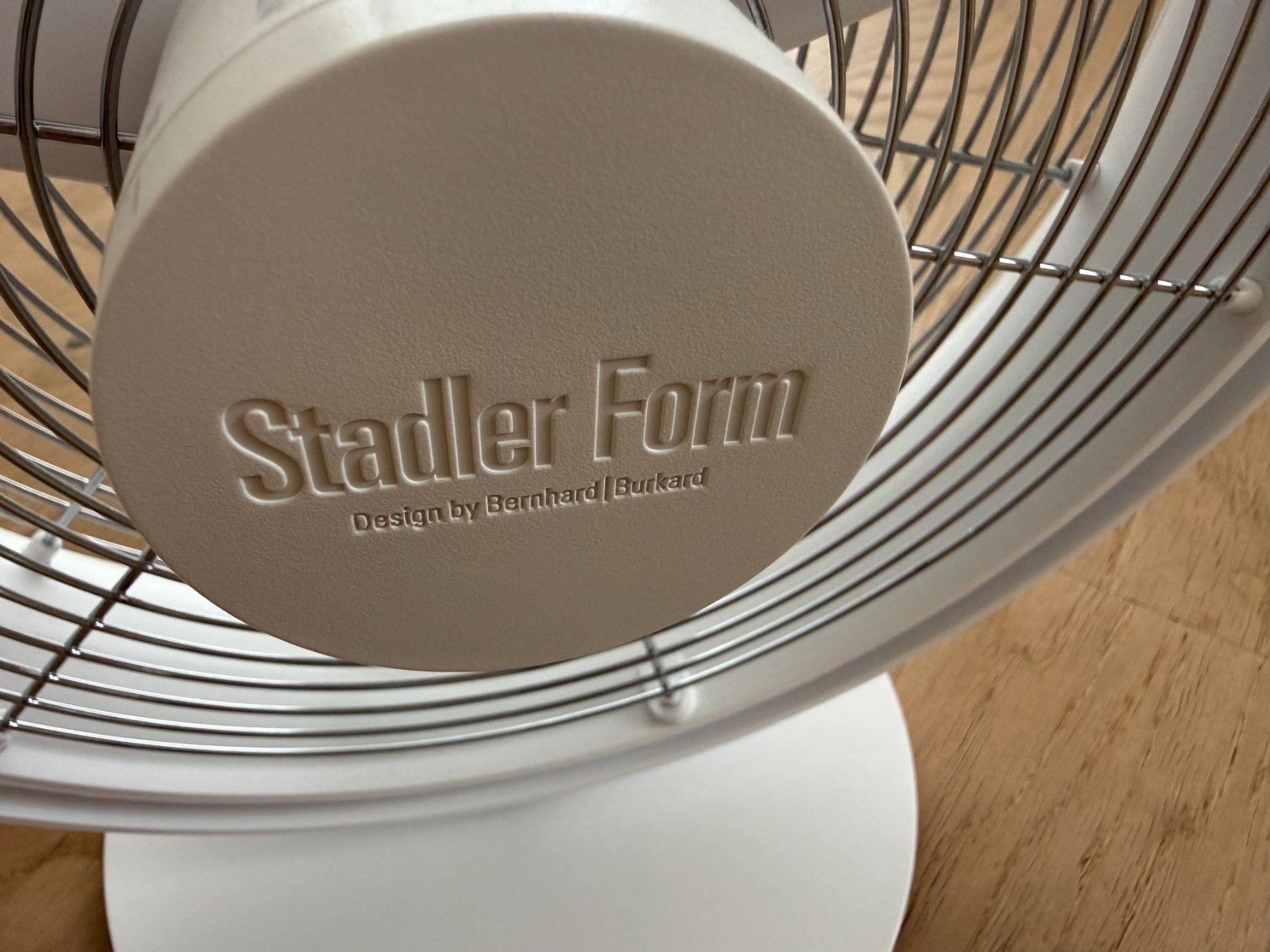 Stadler Form Ventilatoren: STADLER FORM Tim Tischventilator (Weiss) – Gebraucht aus St. Moritz von fue_5d7w 2