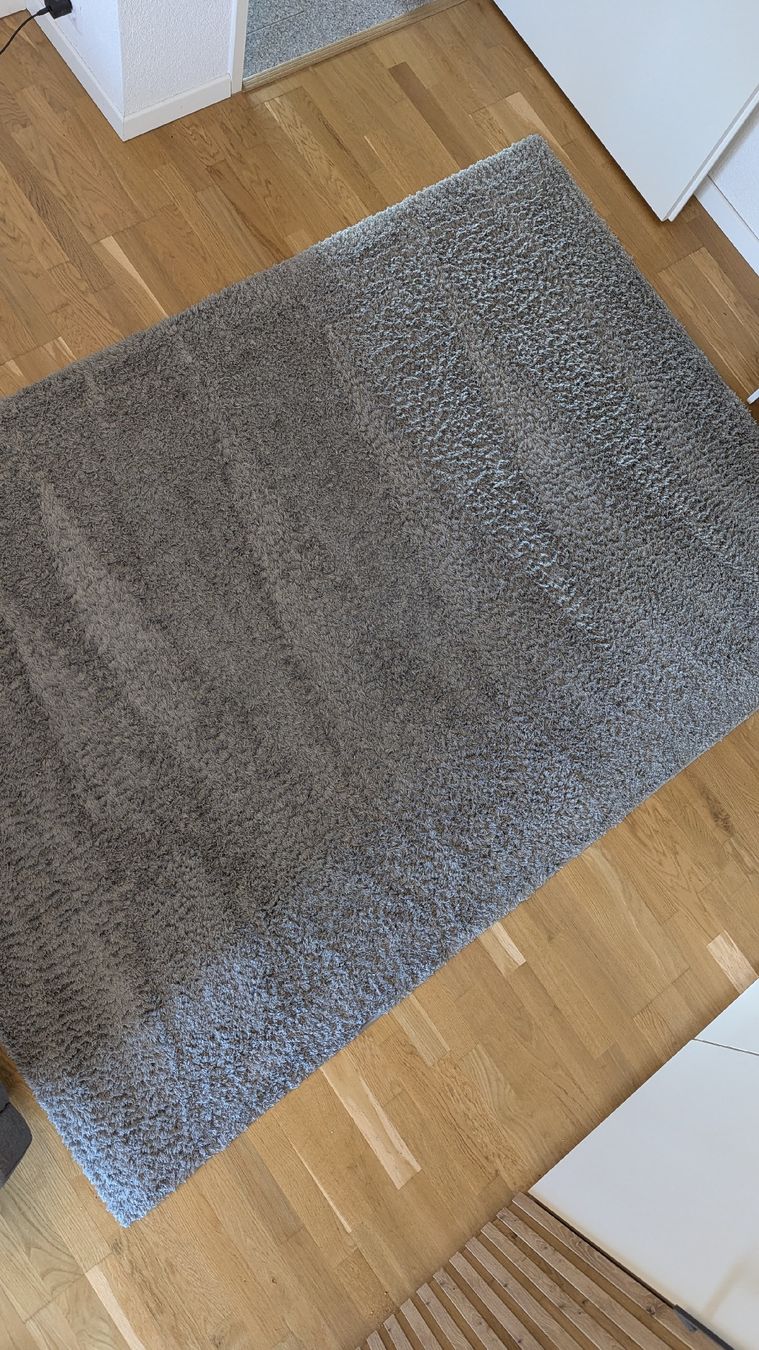 Tappeti: Gemütlicher Teppich, Grau – Usato da Moosseedorf venduto da Sonnenschein..