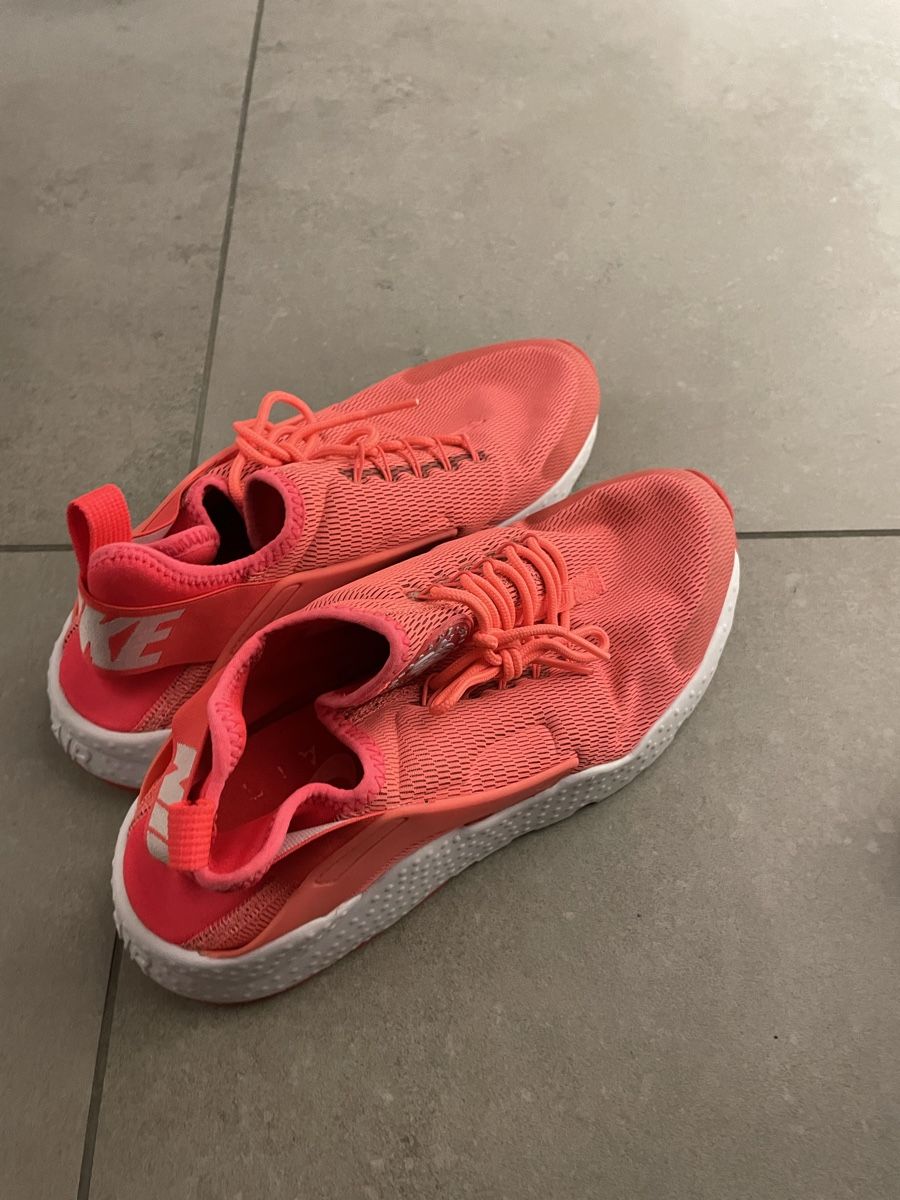 Nike Scarpe da uomo: Nike Sneakers – Usato da Zunzgen venduto da mel_y6w2