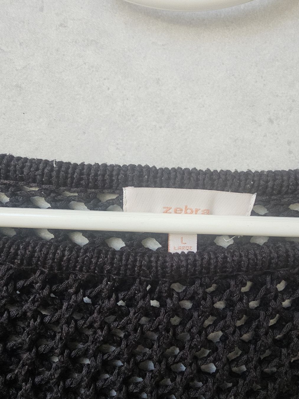 Pullover & Sweatshirts: Pull en maille ajourée noir, taille L – Gebraucht aus Sornetan von T.a333 4