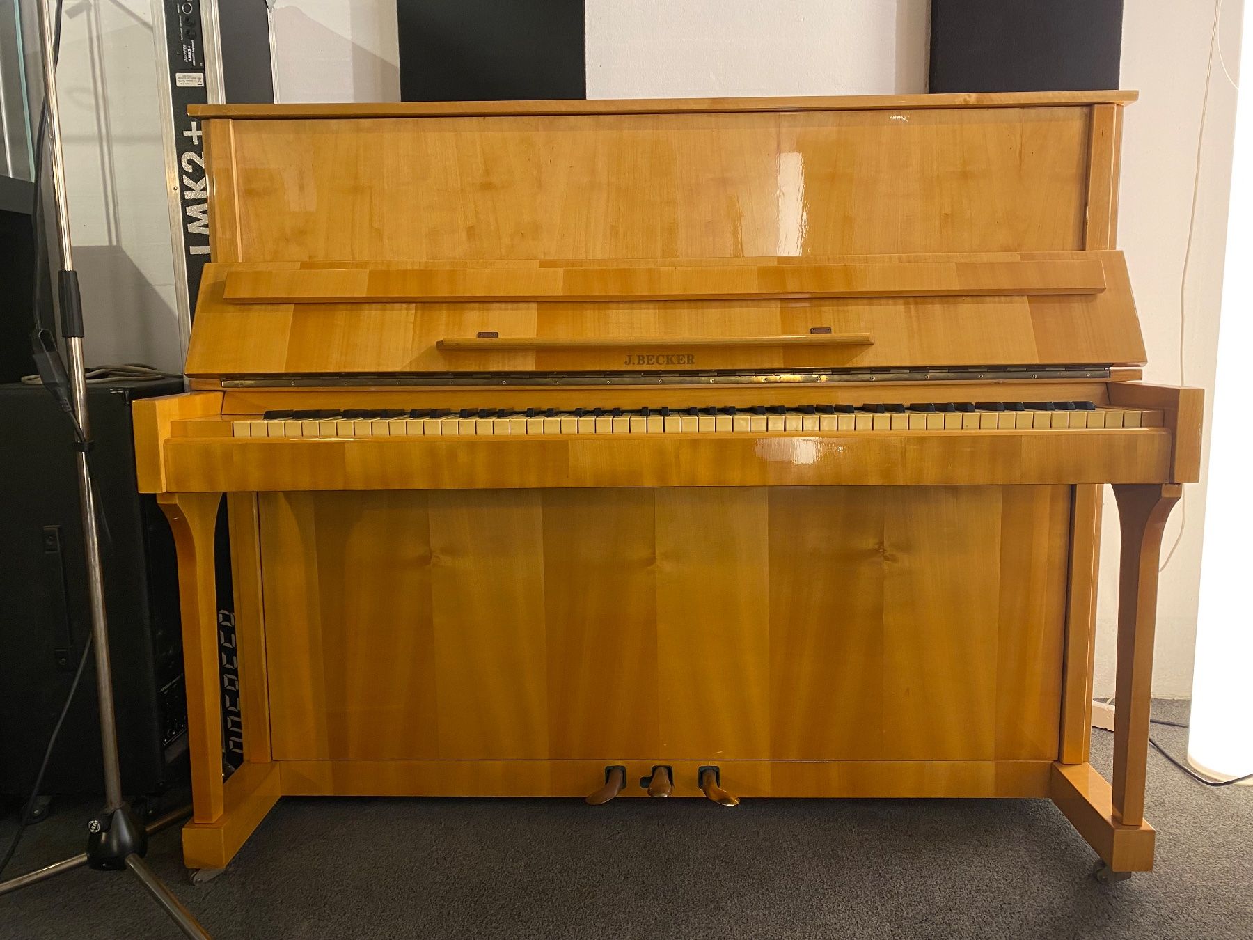 Strumenti musicali: Schönes J. Becker Klavier – Usato da Basel venduto da curated_finds