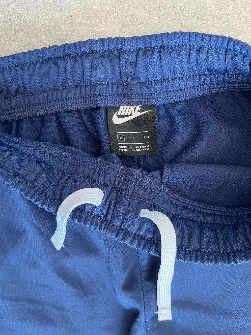 Nike Hosen: NIKE Trainerhose lang Blau/Weiss – Gebraucht aus Otelfingen von Denis_ZH 1