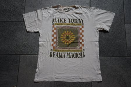 Pull & Bear T-shirt gr. M - 'Make today really magical'
