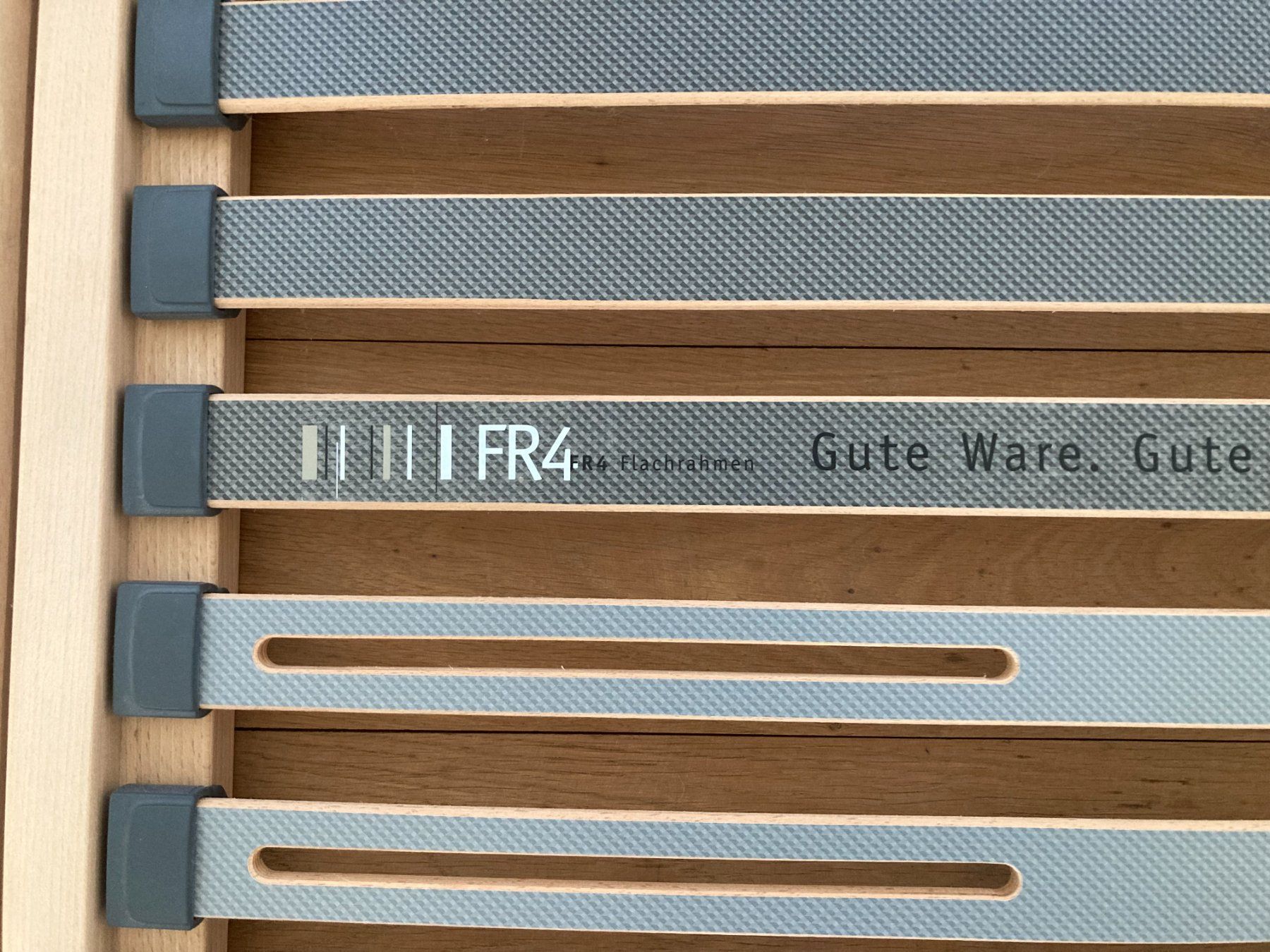 Letti: Schlichtes, schwarzes japanisches Bett – Usato da Zug venduto da hkrafam 1