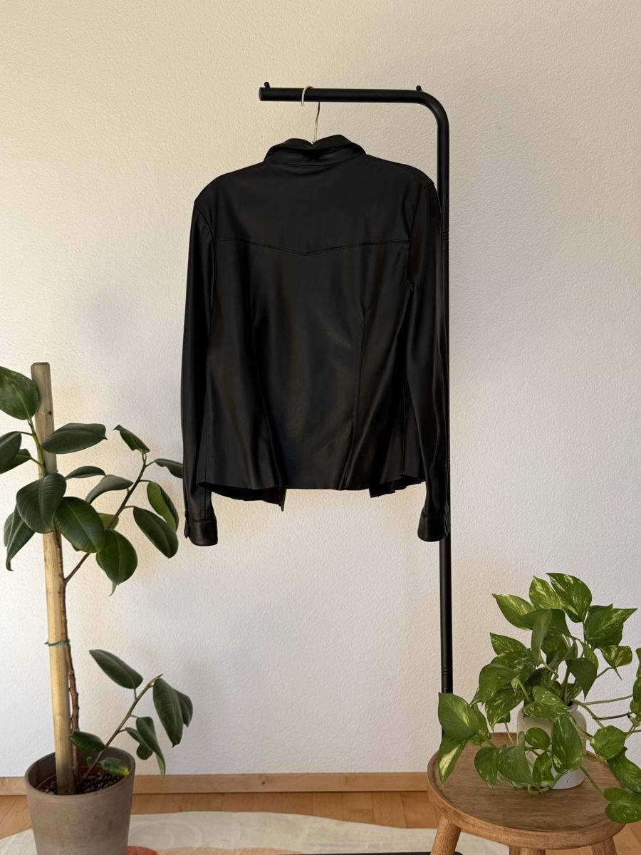 Mango Camicette: MANGO Faux leather fitted blouse - Black – Usato da Bern venduto da flordelis_ch 1