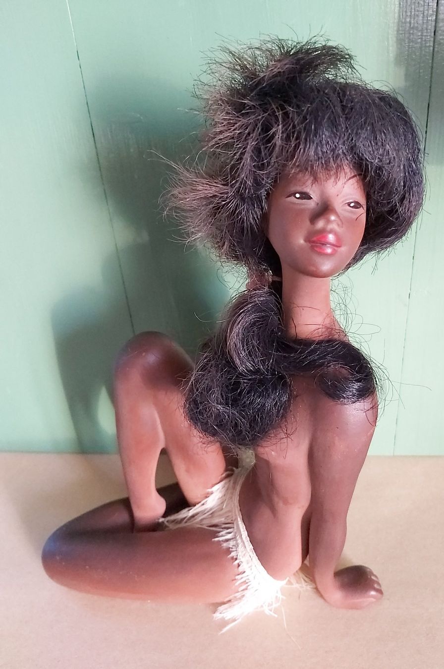Sculture & Statue: Vintage Skulptur, evtl. Cortendorf, sitzende Exotin – Usato da Winterthur venduto da Goldpipau