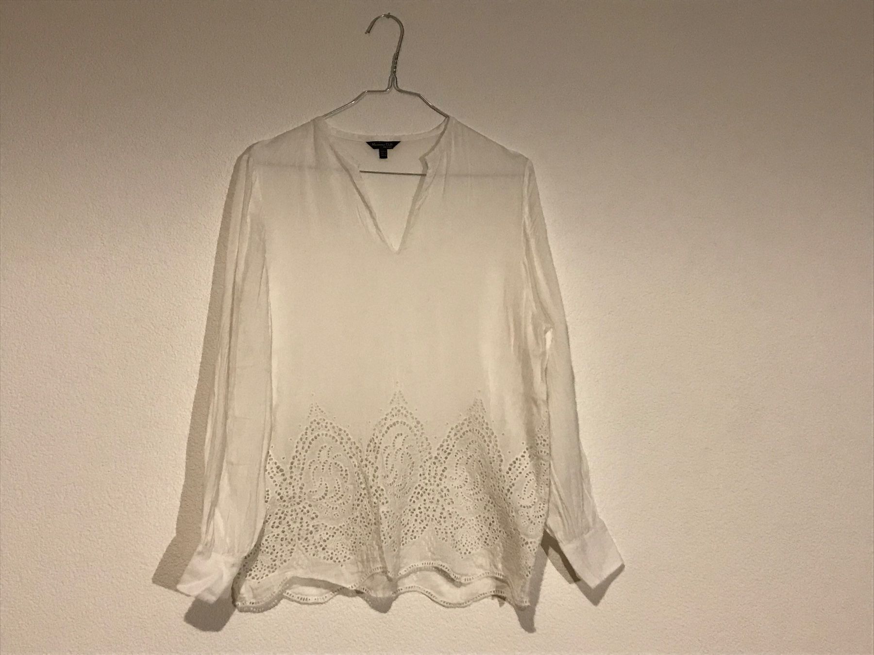 Massimo Dutti Camicette: Massimo Dutti Bluse weiss mit Verzierung Gr 34 – Usato da Wollerau venduto da bri_s9qv