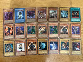 Yu-Gi-Oh Karten Konvolut mit Konami Deckbox