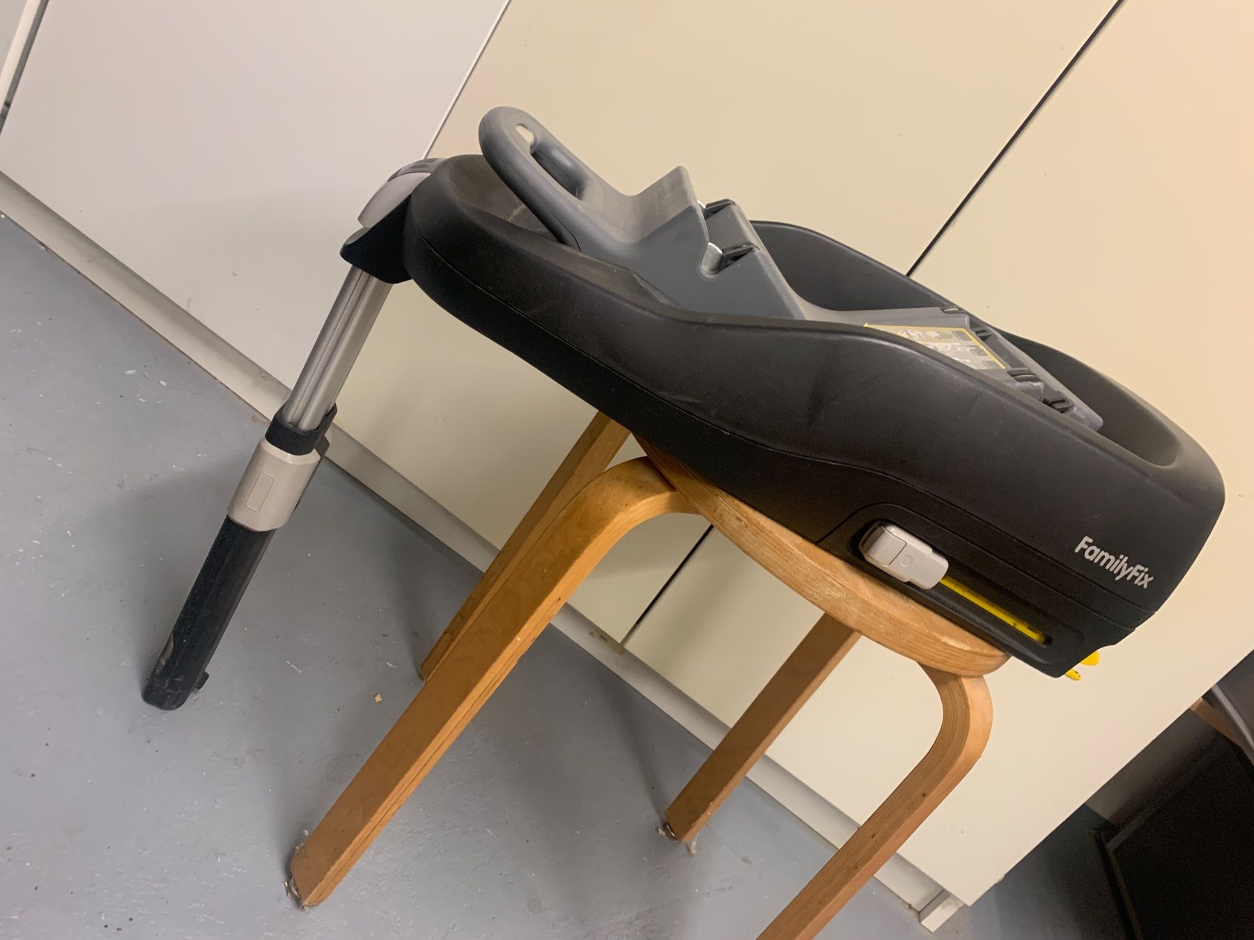 Wandhalterungen: Maxi-Cosi FamilyFix Base – Gebraucht aus Wildegg von Elefant42 3